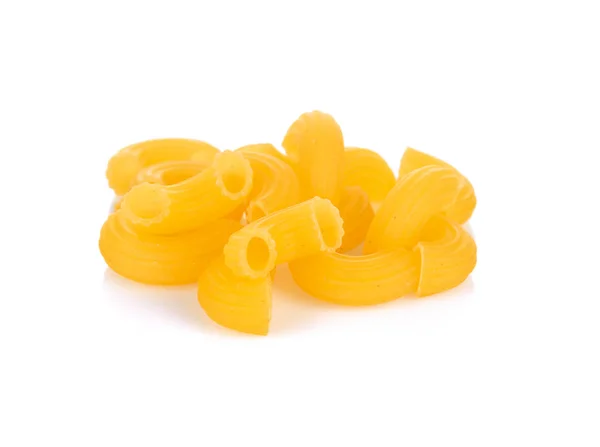 Macaroni pasta close up geïsoleerd op witte achtergrond — Stockfoto