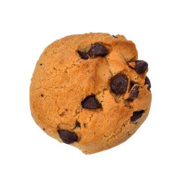 Beyaz arka planda çikolatalı kurabiye.