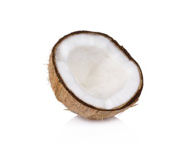 Beyaz arkaplanda izole edilmiş hindistan cevizi