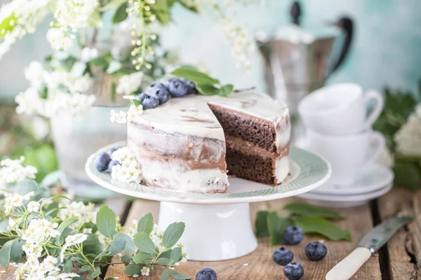 Homemade Cherry Cake Cream Mascarpone Light Background Bouquet Cherry Flowers — Stock Photo, Image