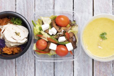 Dengeli kutu diyeti. Teslimatla servis hizmeti için menü önerileri. Düzgün beslenme konsepti, düz yatış