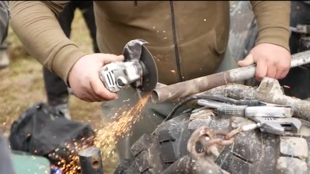 Using Angle Grinder Cut Piece Pipe — Stock Video