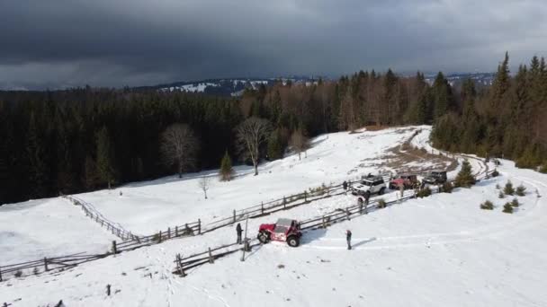 Group Suvs Stopped Snowy Meadow Top Mountain — Stock Video