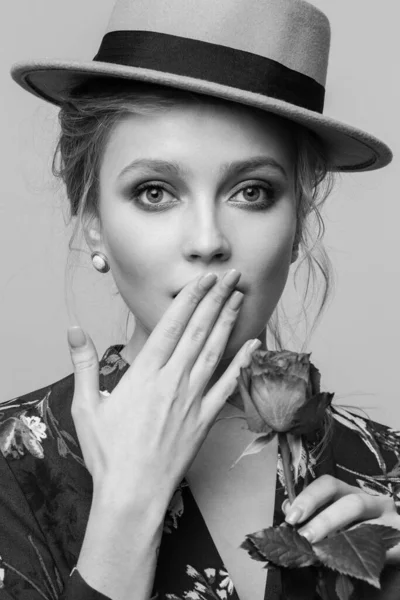 Beauty Young Model Portrait Fashion Look Hat Rose Close — Stock Photo, Image