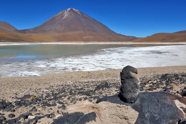Symetryczny stratowulkan, Boliwia — Zdjęcie stockowe