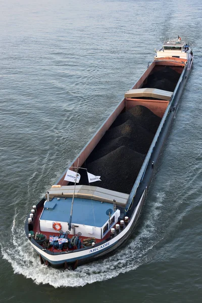 Barge sur le Rhin, Allemagne — Photo