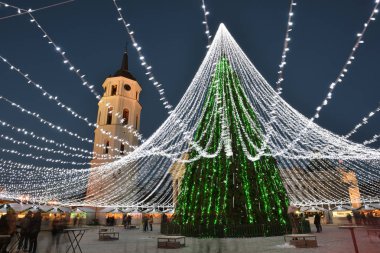 Vilnius Noel ağacı gece görünümü