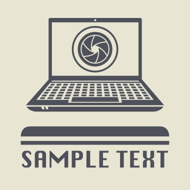 Fotoğraf lens simgesi ile laptop ya da defter bilgisayar