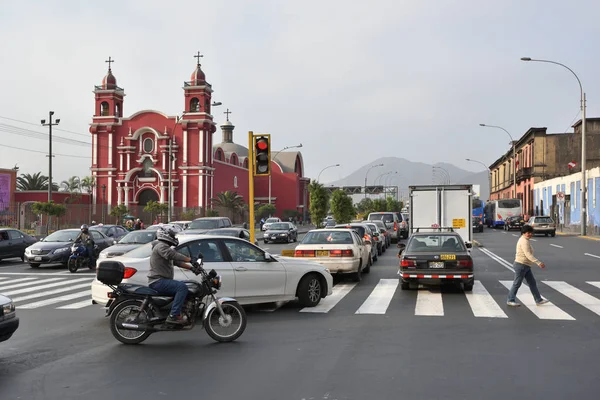 Trafik på gatan i Lima, Peru — Stockfoto