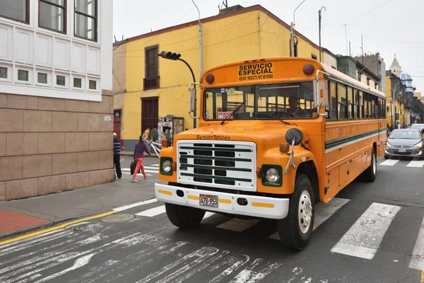 Trafik på gatan i Lima, Peru — Stockfoto