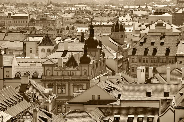 Azulejos techos de la ciudad vieja Praga —  Fotos de Stock