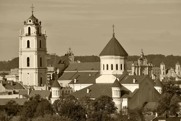 Vilnius panorama da cidade velha. Vilnius é a capital da Lituânia — Fotografia de Stock