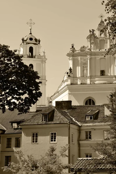 在vilnius, lithuania的老教堂 — 图库照片