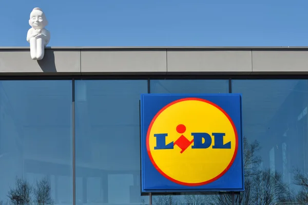 Sign of Lidl supermarket in Vilnius, Lithuania — Stock Photo, Image