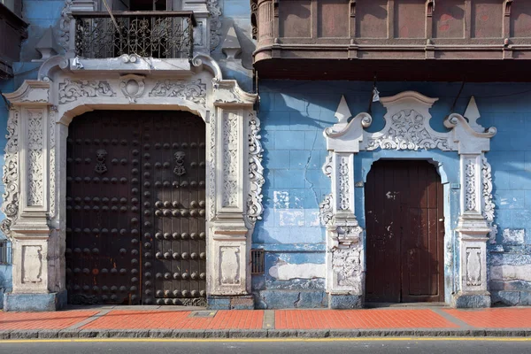 View of a street in the old town of Lima city, Peru — Stock Photo, Image