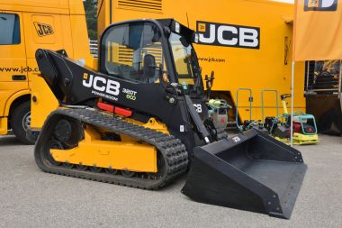 JCB 320t dikey Asansör Kompakt Paletli Yükleyici