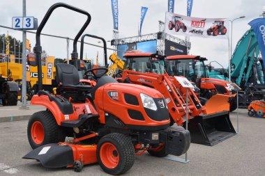Kioti CS2610 traktörü