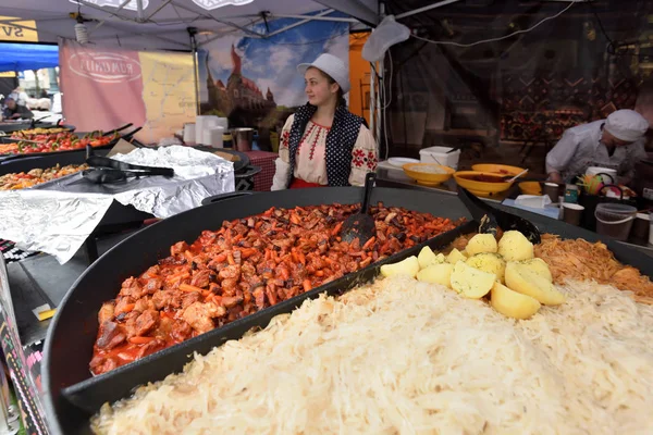 Tradiční restaurace spravedlivé, Vilnius — Stock fotografie