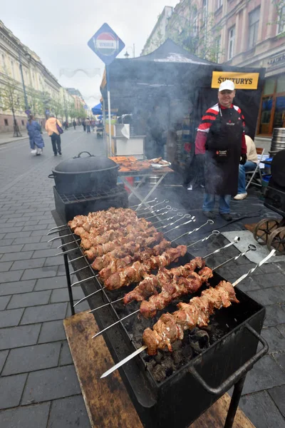 Traditioneel restaurant eerlijke, Vilnius — Stockfoto