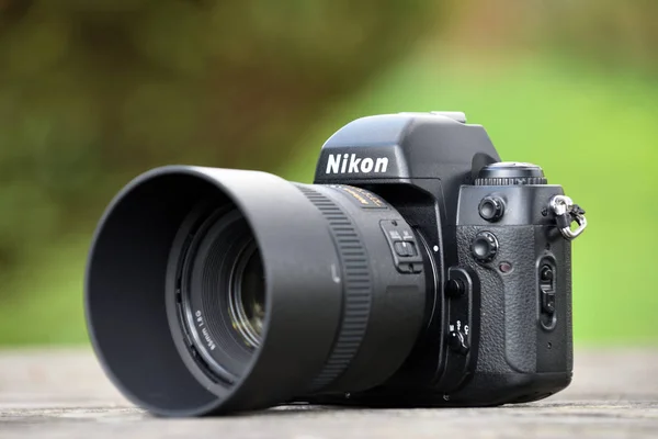 Cuerpo de cámara de película Nikon F-100 —  Fotos de Stock