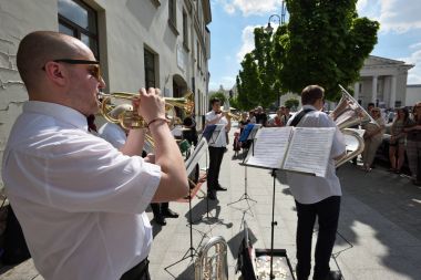 Müzisyen oyun trompet Street müzik günde