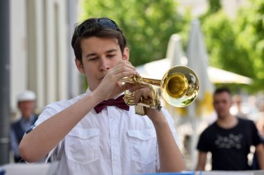 Müzisyen oyun trompet Street müzik günde