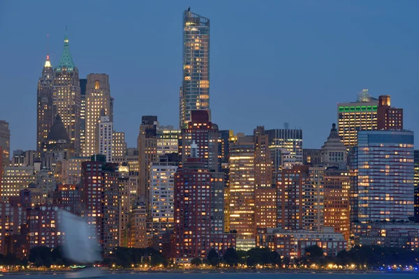 Манхэттен Skyline над рекой Гудзон — стоковое фото