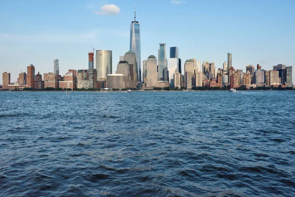 Manhattan Skyline over Hudson river — Stock Photo, Image