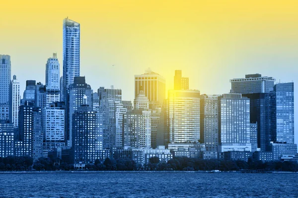 Манхэттен Skyline над рекой Гудзон — стоковое фото