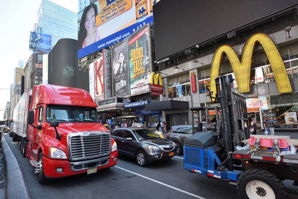 Tráfico en la calle en Manhattan —  Fotos de Stock