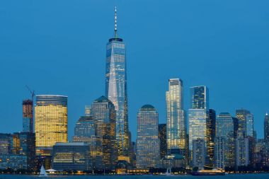 Manhattan siluetinin hudson Nehri üzerinde