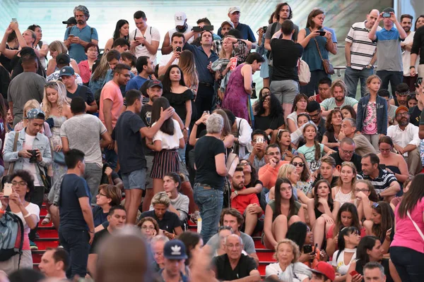 İnsanlar Times Meydanı Manhattan'nda