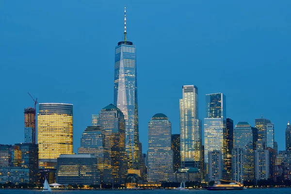 Manhattan siluetinin hudson Nehri üzerinde