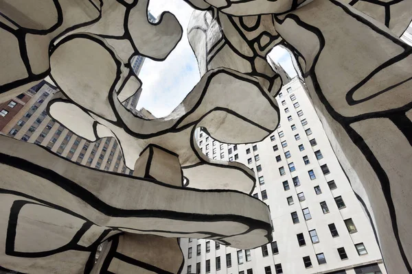Jean Dubuffet - Скульптура "Группа четырёх деревьев" в нижнем Манхэттене — стоковое фото