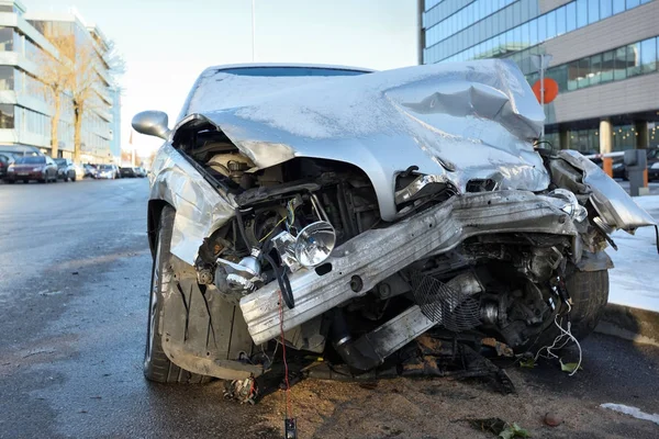 Daños por accidente en un coche — Foto de Stock