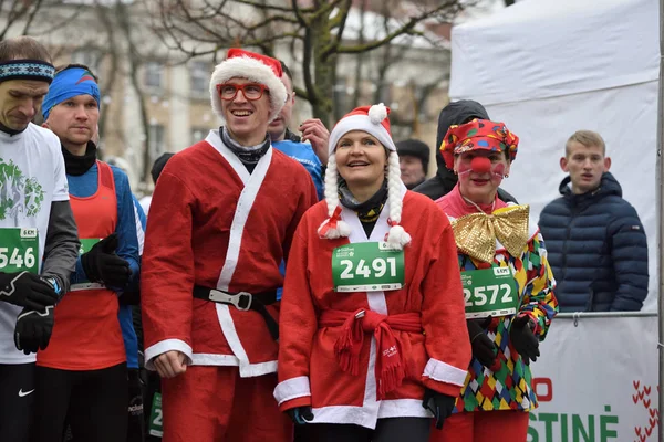 Runners on start of traditional Vilnius Christmas race — Stock Photo, Image