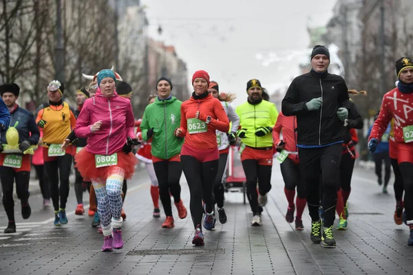 Runners on traditional Vilnius Christmas race — Stock Photo, Image