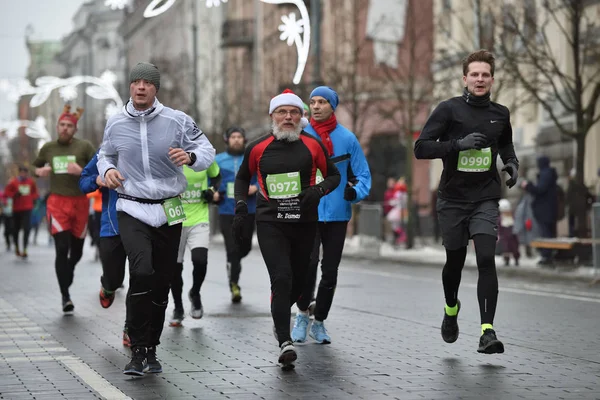 Runners on traditional Vilnius Christmas race — Stock Photo, Image