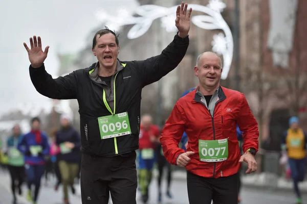 Runners on traditional Vilnius Christmas race — Stock Photo, Image