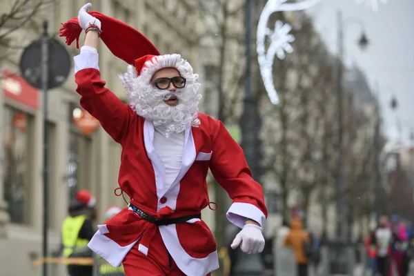 Koşucular geleneksel Vilnius Noel yarış