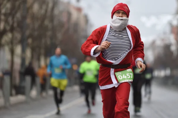 Runners on traditional Vilnius Christmas race — Stock Photo, Image