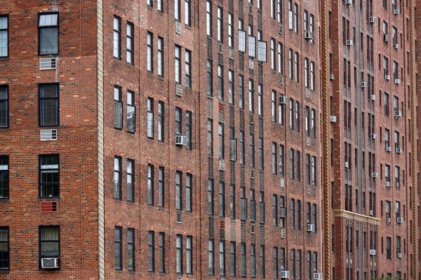 Nombreuses fenêtres dans le bâtiment de New York — Photo