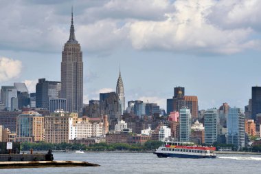 Manhattan siluetinin ve Hudson Nehri