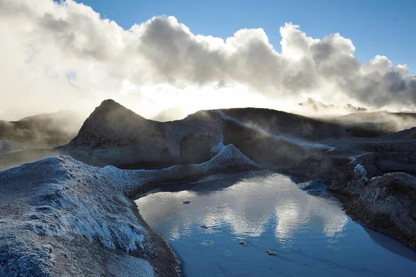 Vapor lagoas de água quente e potes de lama, Bolívia — Fotografia de Stock