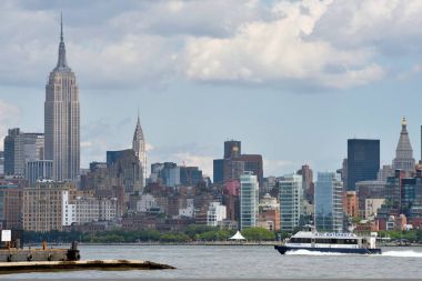 Manhattan siluetinin ve Hudson Nehri