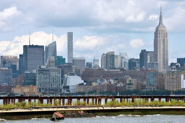 Manhattan Skyline og Hudson floden - Stock-foto