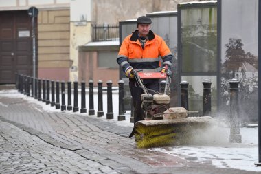 Süpürge kar temizleyicileri