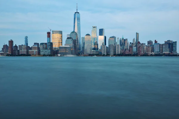 Manhattan Skyline ao pôr do sol — Fotografia de Stock