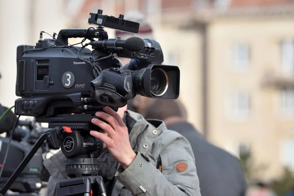 Telecamera uomo riprese di un evento politico — Foto Stock