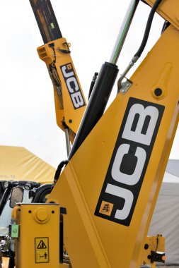 Kaunas, Litvanya - 23 Mart: Jcb ağır ekipman araç ve 23 Mart 2018 logosu bir Kaunas, Litvanya. JCB corporation inşaat ve tarım için donatım üretimi.